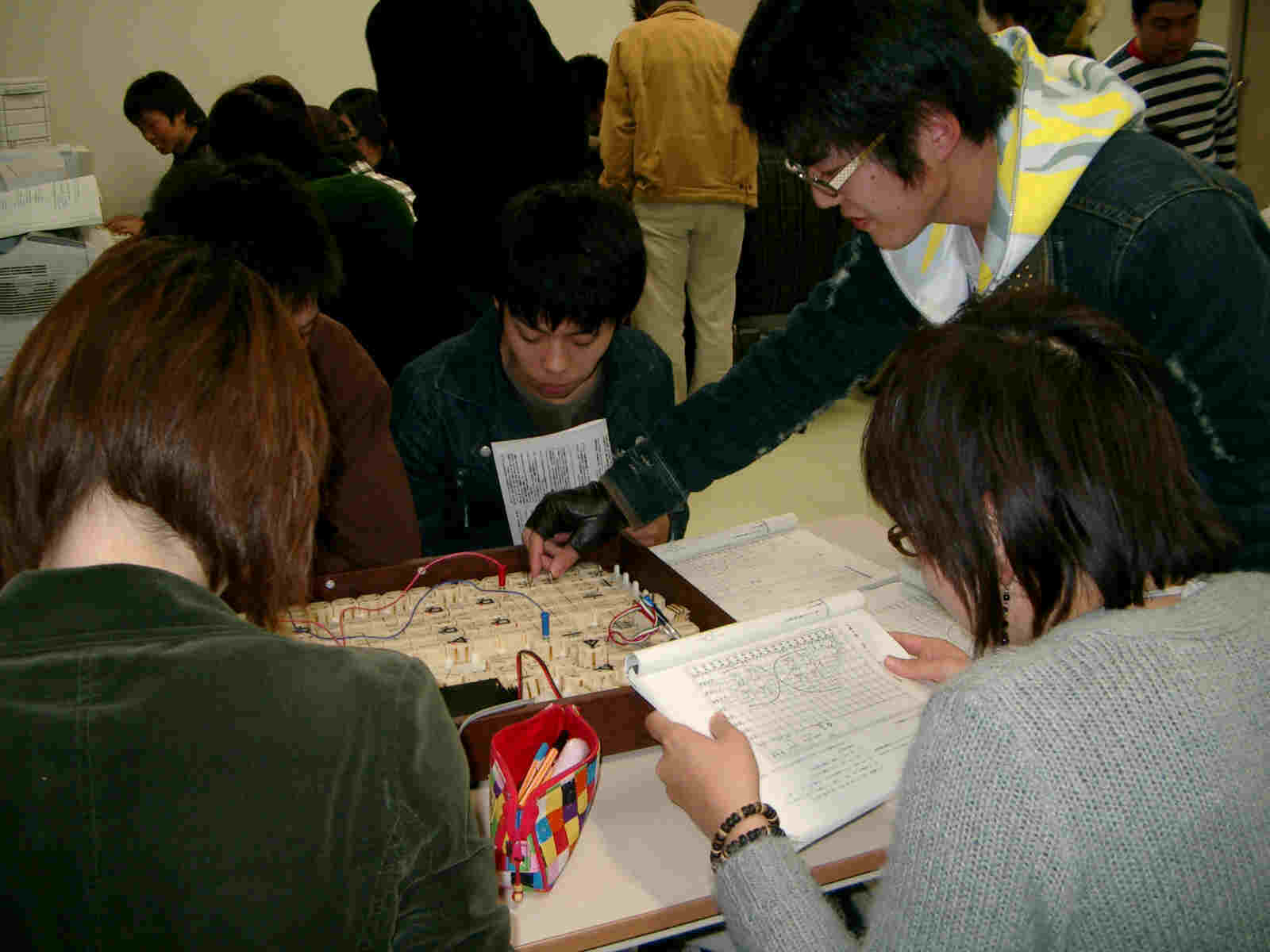 Picture of Students in Electric, Electronic and Control Engineering practice No.3