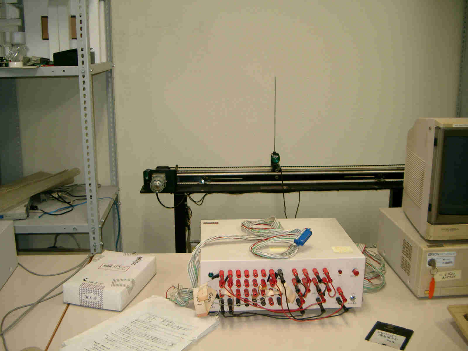 倒立振子実験装置の写真
