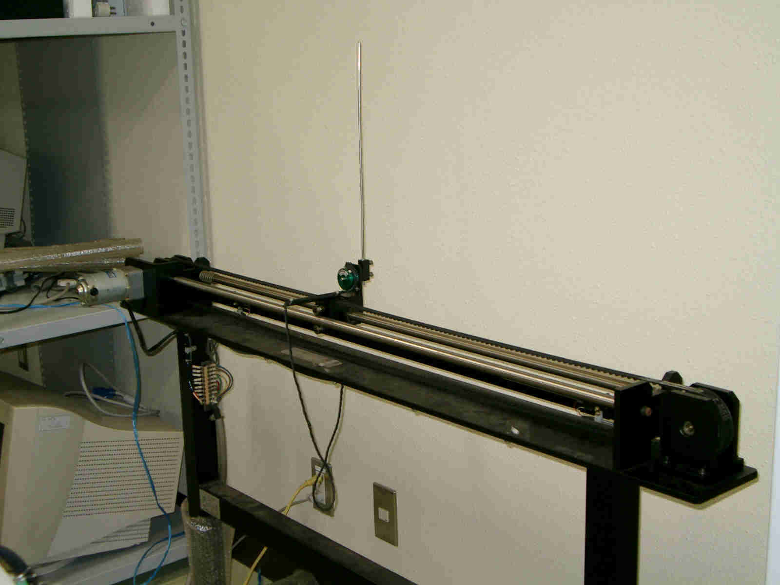 倒立振子実験装置の写真