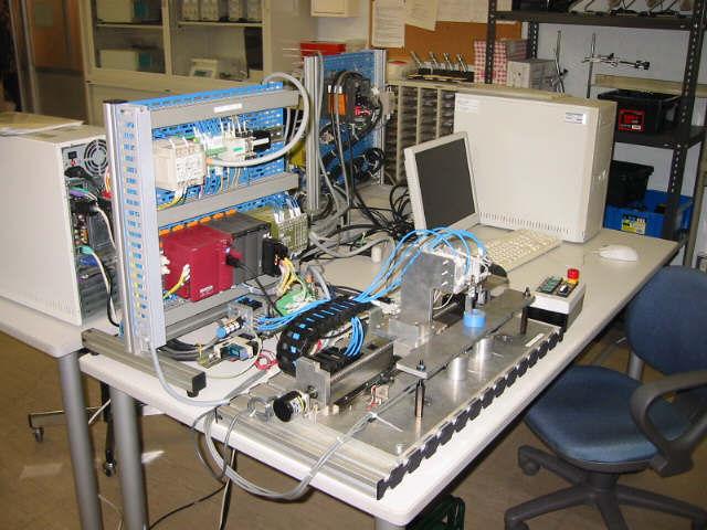 メカトロニクス機器実験装置の写真１